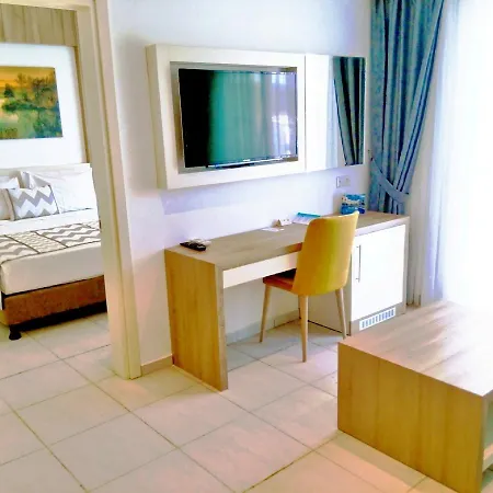 Club Shark Szálloda 4*
