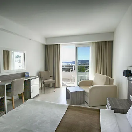 كلوب شارك فندق غومْبيت