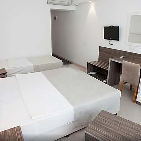 Club Shark Szálloda 4*