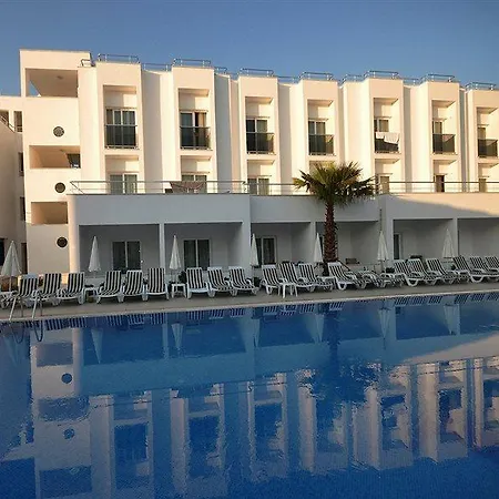 Hotell Club Shark 4*