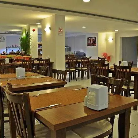 Club Shark Hotell 4*