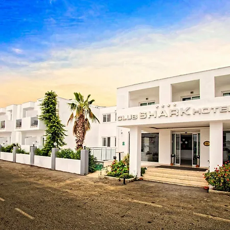 Hotel Club Shark